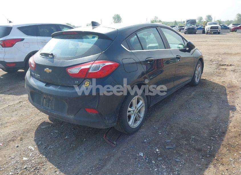 Photo 4 of 2018 Chevrolet Cruze LT AUTO (VIN 3G1BE6SM6JS517349)