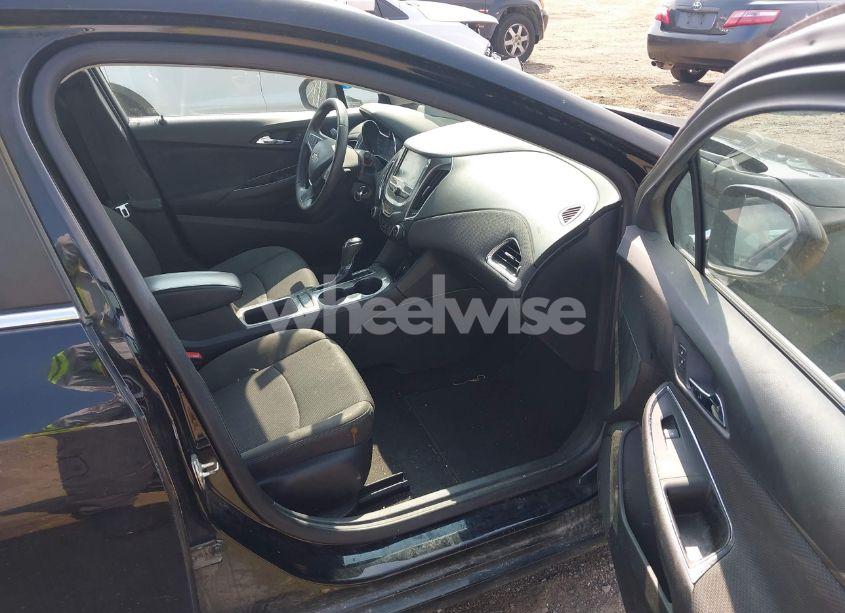 Photo 5 of 2018 Chevrolet Cruze LT AUTO (VIN 3G1BE6SM6JS517349)