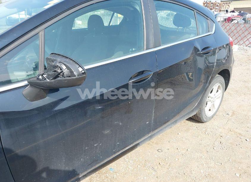 Photo 6 of 2018 Chevrolet Cruze LT AUTO (VIN 3G1BE6SM6JS517349)