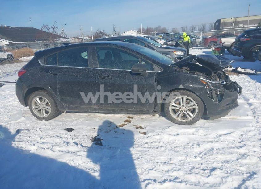 Photo 13 of 2018 Chevrolet Cruze LT AUTO (VIN 3G1BE6SM6JS586977)