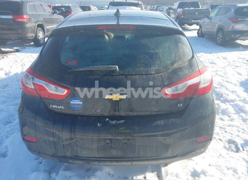 Photo 16 of 2018 Chevrolet Cruze LT AUTO (VIN 3G1BE6SM6JS586977)