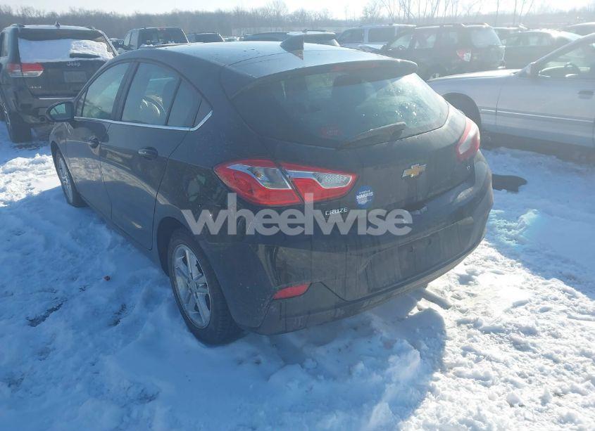 Photo 3 of 2018 Chevrolet Cruze LT AUTO (VIN 3G1BE6SM6JS586977)