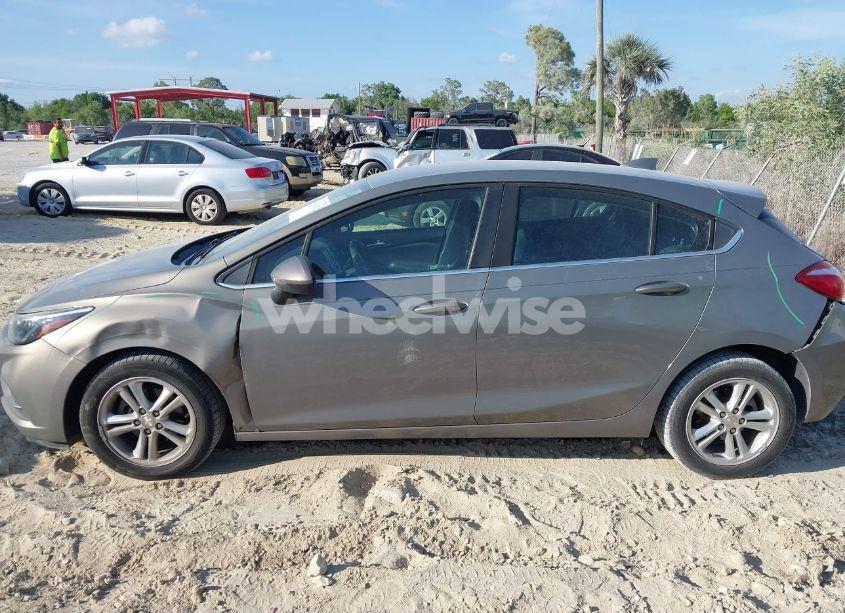 Photo 15 of 2018 Chevrolet Cruze LT AUTO (VIN 3G1BE6SM6JS646868)