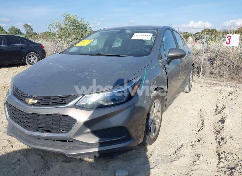 Photo 2 of 2018 Chevrolet Cruze LT AUTO (VIN 3G1BE6SM6JS646868)