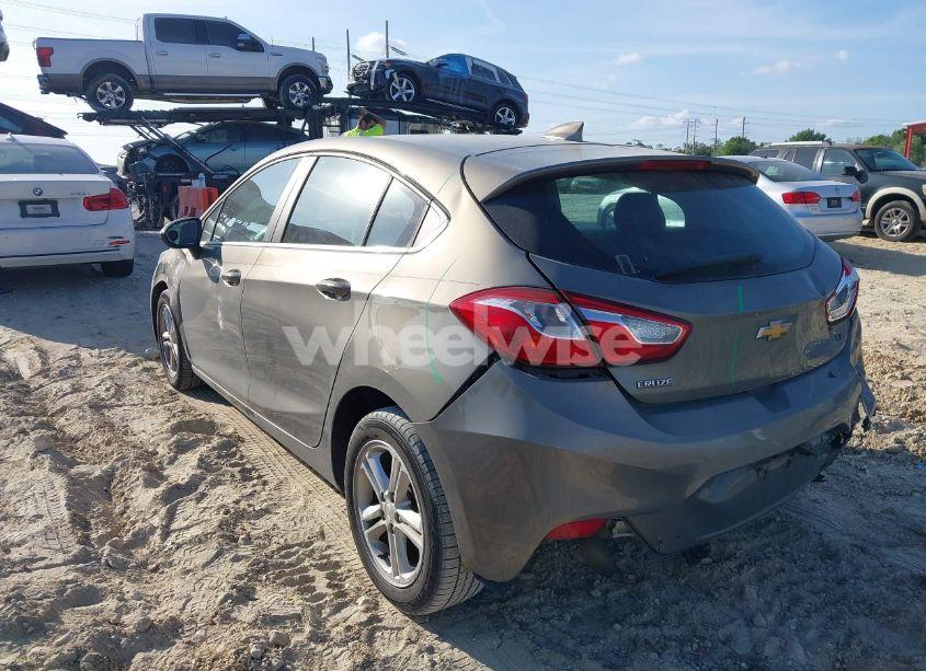 Photo 3 of 2018 Chevrolet Cruze LT AUTO (VIN 3G1BE6SM6JS646868)