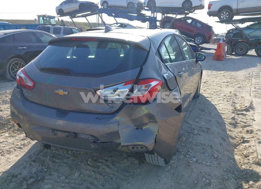 Photo 4 of 2018 Chevrolet Cruze LT AUTO (VIN 3G1BE6SM6JS646868)