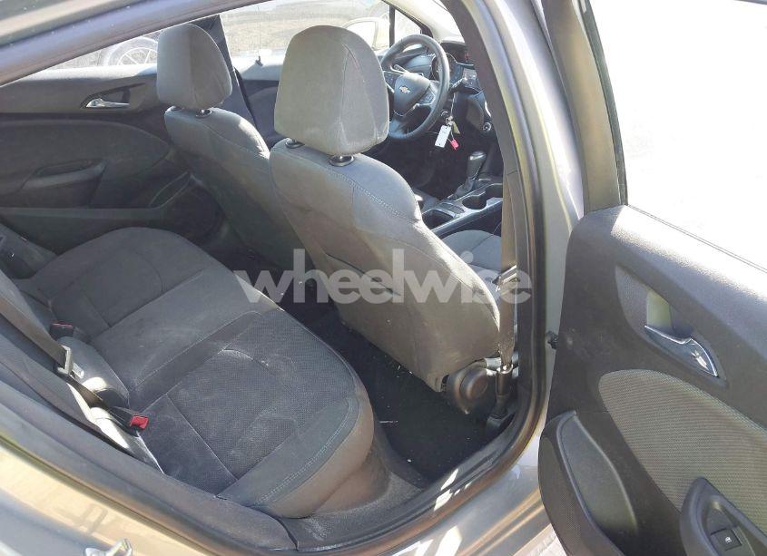 Photo 8 of 2018 Chevrolet Cruze LT AUTO (VIN 3G1BE6SM6JS646868)