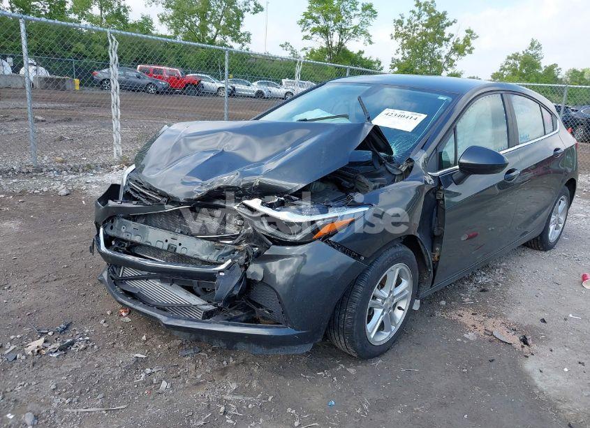 Photo 2 of 2018 Chevrolet Cruze LT AUTO (VIN 3G1BE6SM6JS654260)
