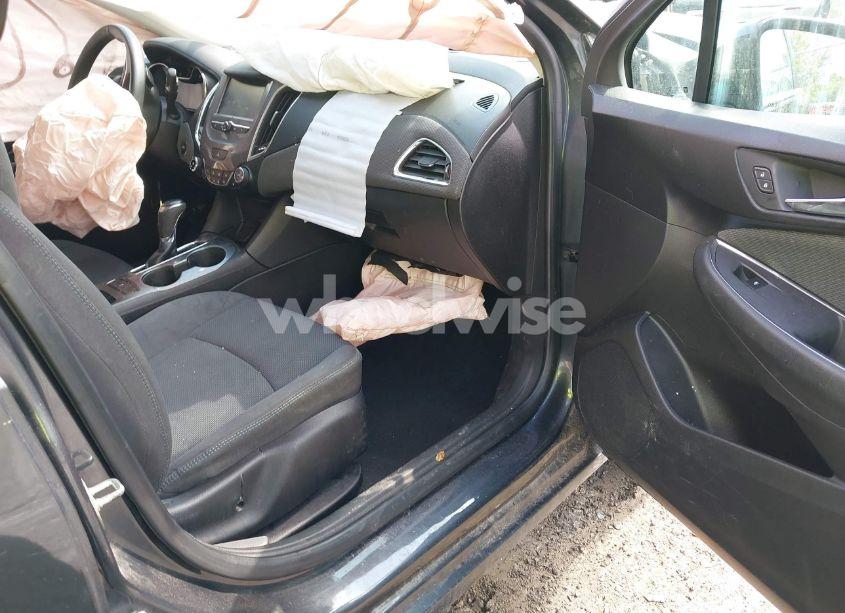 Photo 5 of 2018 Chevrolet Cruze LT AUTO (VIN 3G1BE6SM6JS654260)