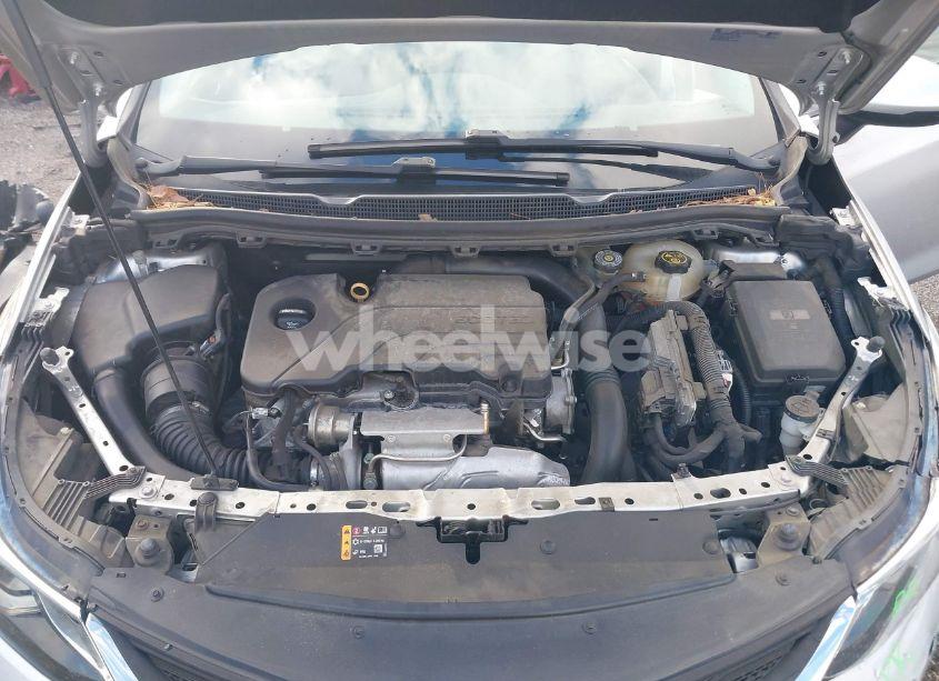 Photo 10 of 2019 Chevrolet Cruze LT (VIN 3G1BE6SM6KS543760)