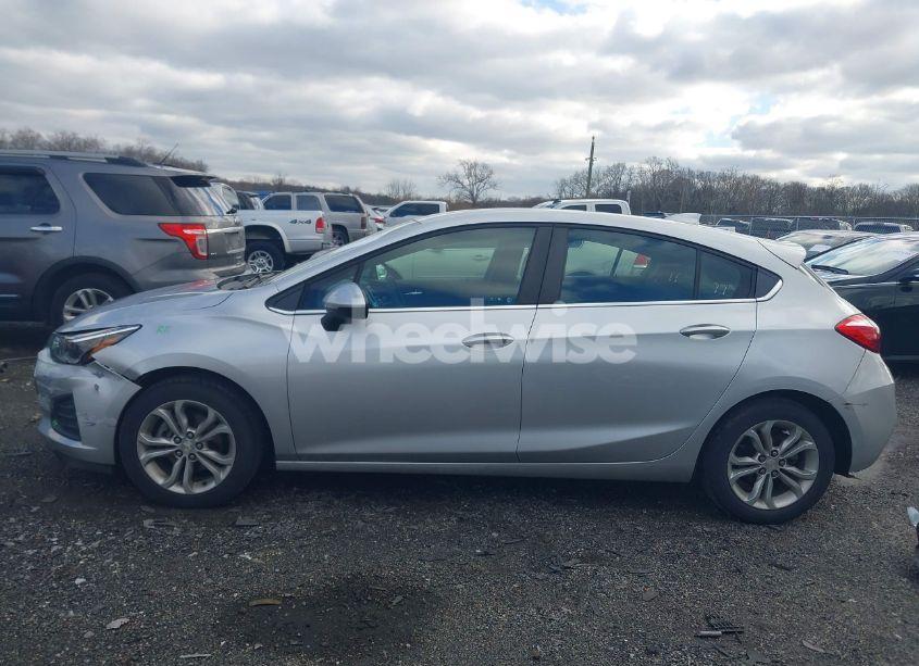 Photo 14 of 2019 Chevrolet Cruze LT (VIN 3G1BE6SM6KS543760)