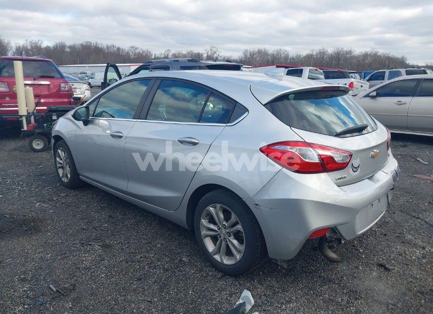 Photo 3 of 2019 Chevrolet Cruze LT (VIN 3G1BE6SM6KS543760)