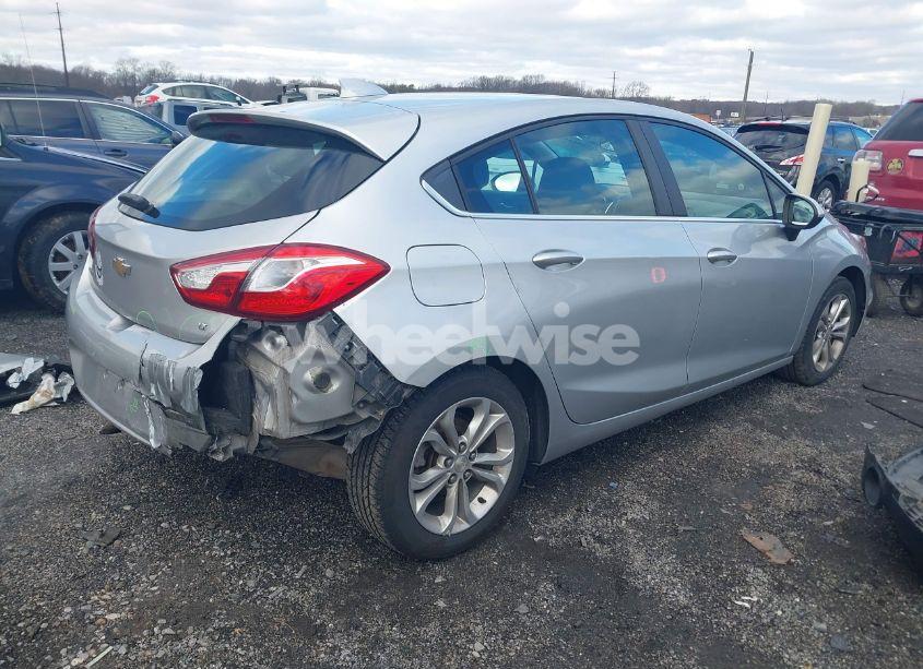 Photo 4 of 2019 Chevrolet Cruze LT (VIN 3G1BE6SM6KS543760)