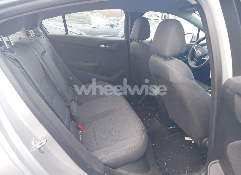 Photo 8 of 2019 Chevrolet Cruze LT (VIN 3G1BE6SM6KS543760)