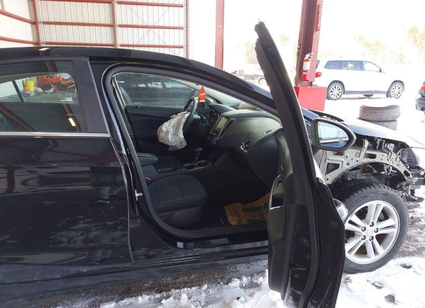 Photo 5 of 2017 Chevrolet Cruze LT AUTO (VIN 3G1BE6SM7HS538575)