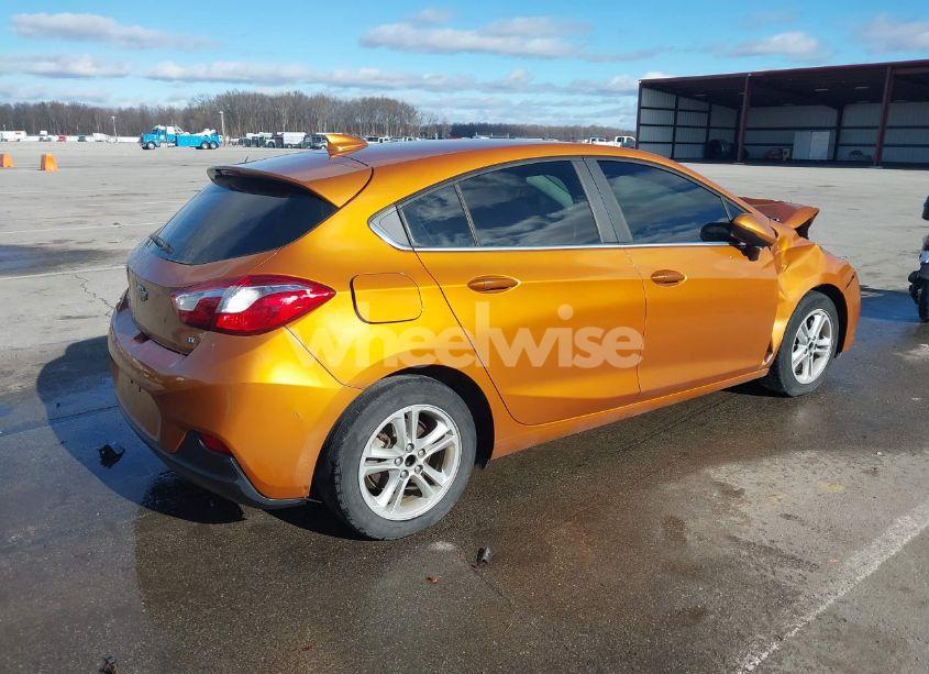 Photo 4 of 2017 Chevrolet Cruze LT AUTO (VIN 3G1BE6SM7HS552511)