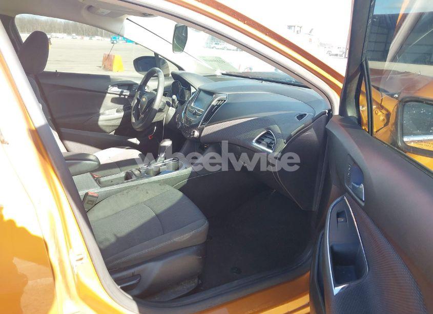 Photo 5 of 2017 Chevrolet Cruze LT AUTO (VIN 3G1BE6SM7HS552511)