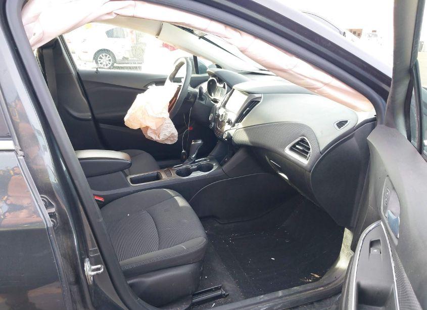 Photo 5 of 2018 Chevrolet Cruze LT AUTO (VIN 3G1BE6SM7JS596322)