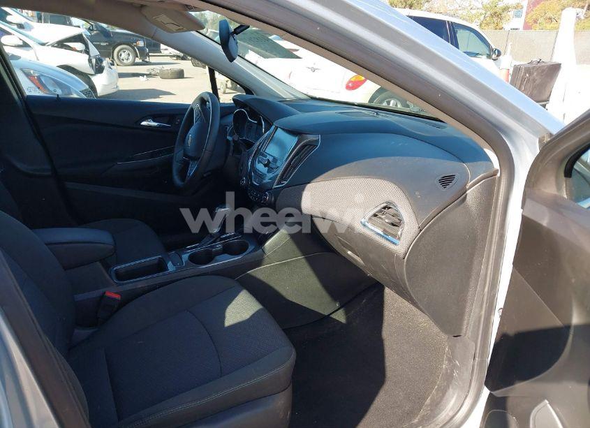 Photo 5 of 2018 Chevrolet Cruze LT AUTO (VIN 3G1BE6SM7JS606735)