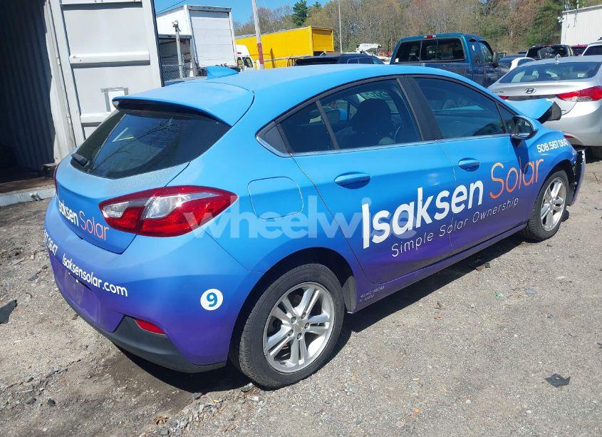 Photo 4 of 2018 Chevrolet Cruze LT AUTO (VIN 3G1BE6SM7JS622627)