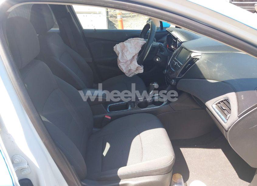 Photo 5 of 2018 Chevrolet Cruze LT AUTO (VIN 3G1BE6SM7JS622627)