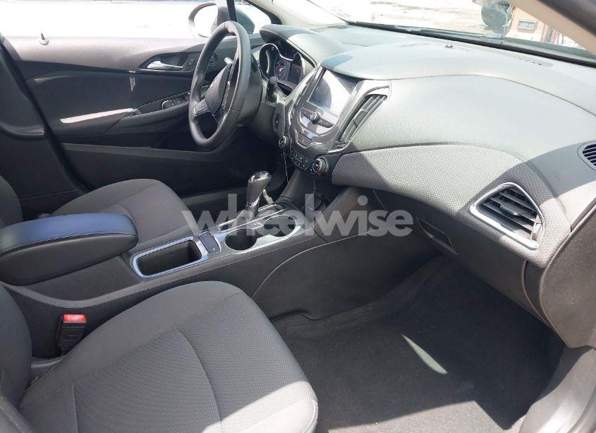 Photo 5 of 2018 Chevrolet Cruze LT AUTO (VIN 3G1BE6SM7JS653196)