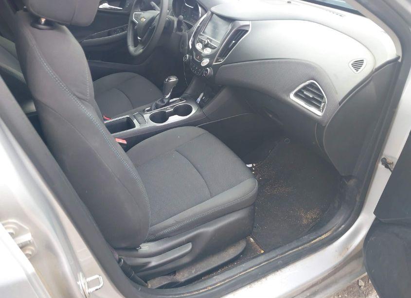 Photo 5 of 2017 Chevrolet Cruze LT AUTO (VIN 3G1BE6SM8HS510879)