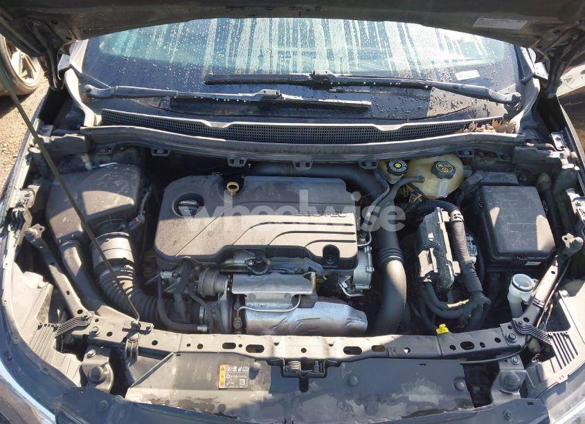 Photo 10 of 2018 Chevrolet Cruze LT AUTO (VIN 3G1BE6SM8JS602757)