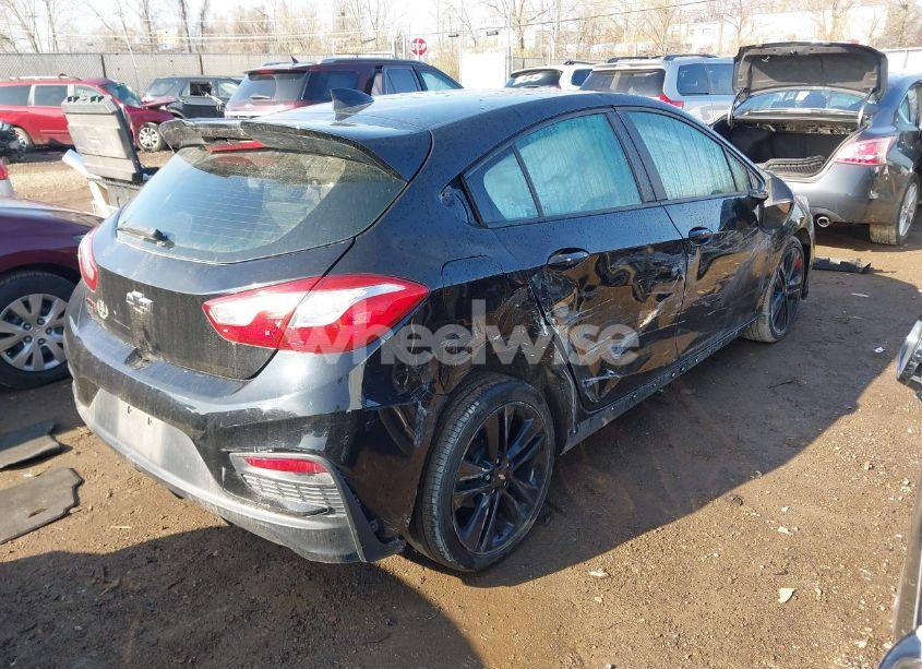 Photo 4 of 2018 Chevrolet Cruze LT AUTO (VIN 3G1BE6SM8JS602757)