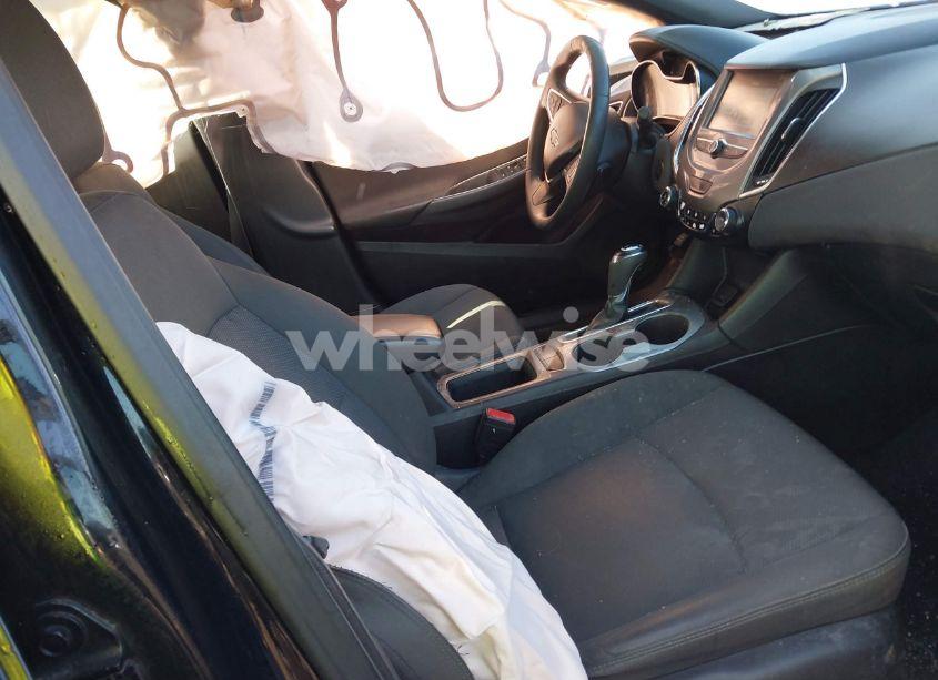 Photo 5 of 2018 Chevrolet Cruze LT AUTO (VIN 3G1BE6SM8JS602757)