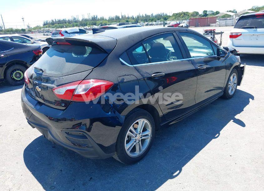 Photo 4 of 2018 Chevrolet Cruze LT AUTO (VIN 3G1BE6SM8JS648752)