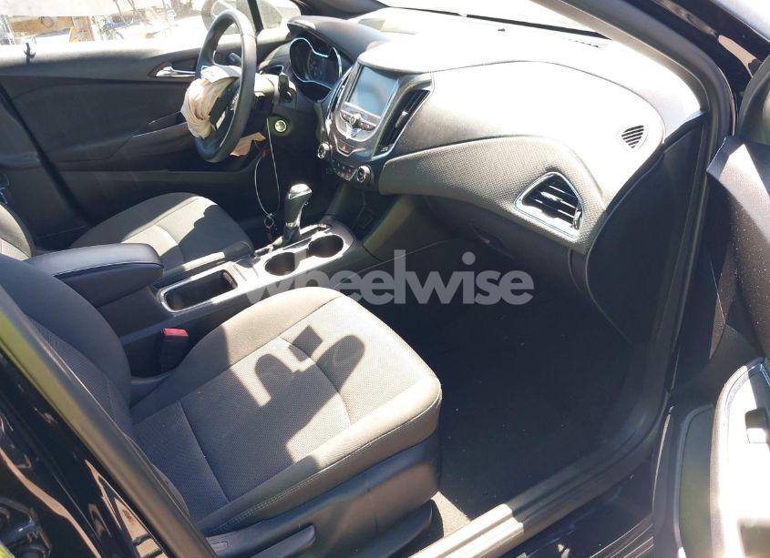 Photo 5 of 2018 Chevrolet Cruze LT AUTO (VIN 3G1BE6SM8JS648752)