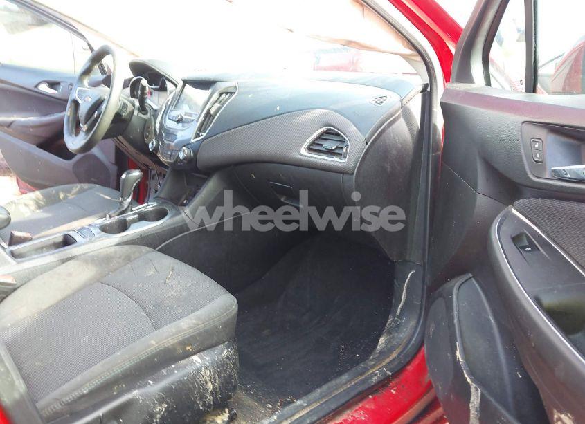 Photo 5 of 2018 Chevrolet Cruze LT AUTO (VIN 3G1BE6SM8JS651909)