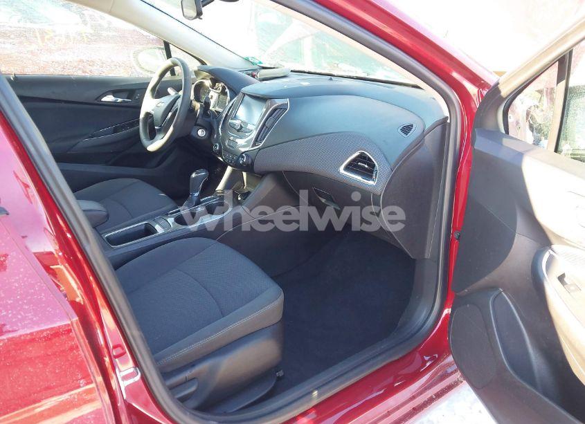 Photo 5 of 2018 Chevrolet Cruze LT AUTO (VIN 3G1BE6SM8JS653921)