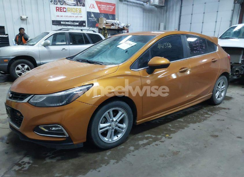 Photo 2 of 2017 Chevrolet Cruze LT AUTO (VIN 3G1BE6SM9HS550839)