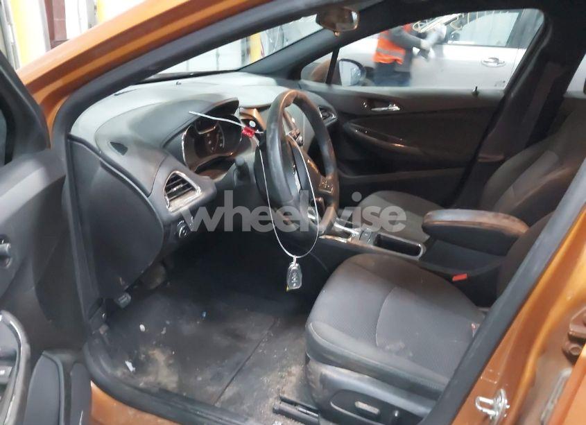 Photo 5 of 2017 Chevrolet Cruze LT AUTO (VIN 3G1BE6SM9HS550839)