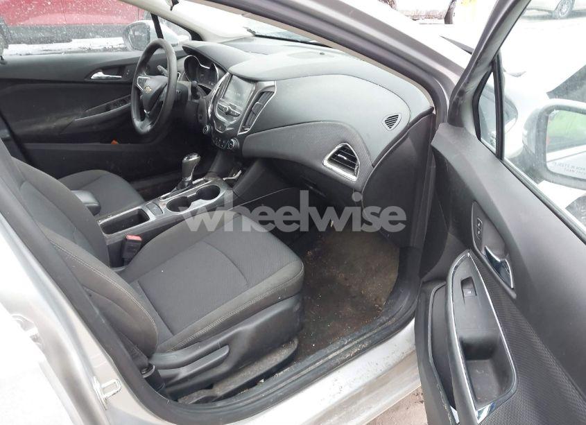 Photo 5 of 2017 Chevrolet Cruze LT (VIN 3G1BE6SM9HS609257)