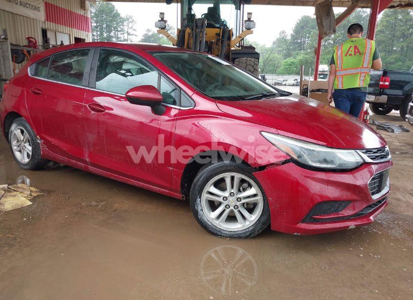 2018 Chevrolet Cruze LT AUTO (VIN 3G1BE6SM9JS567033) main photo