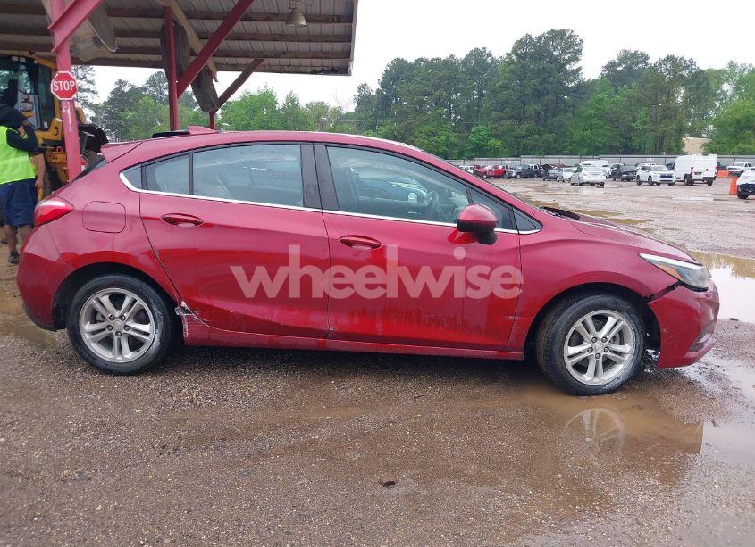 Photo 6 of 2018 Chevrolet Cruze LT AUTO (VIN 3G1BE6SM9JS567033)