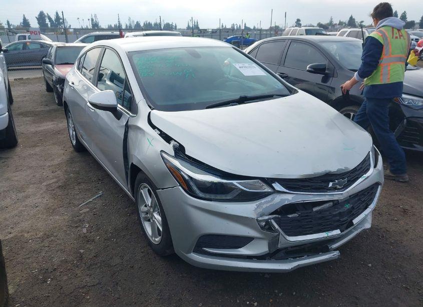 2018 Chevrolet Cruze LT AUTO (VIN 3G1BE6SM9JS599755) main photo