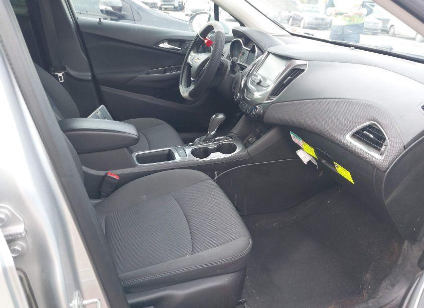 Photo 5 of 2018 Chevrolet Cruze LT AUTO (VIN 3G1BE6SM9JS599755)