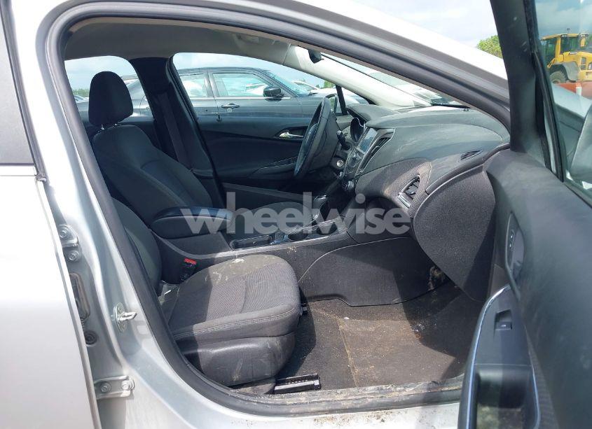 Photo 5 of 2017 Chevrolet Cruze LT AUTO (VIN 3G1BE6SMXHS581730)