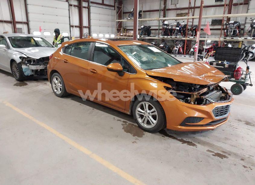 2017 Chevrolet Cruze LT AUTO (VIN 3G1BE6SMXHS603306) main photo