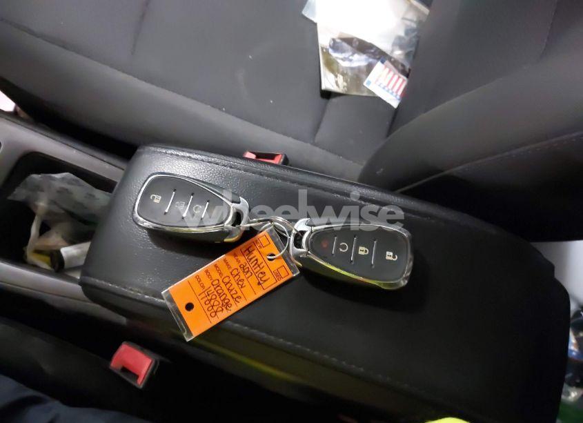 Photo 11 of 2017 Chevrolet Cruze LT AUTO (VIN 3G1BE6SMXHS603306)