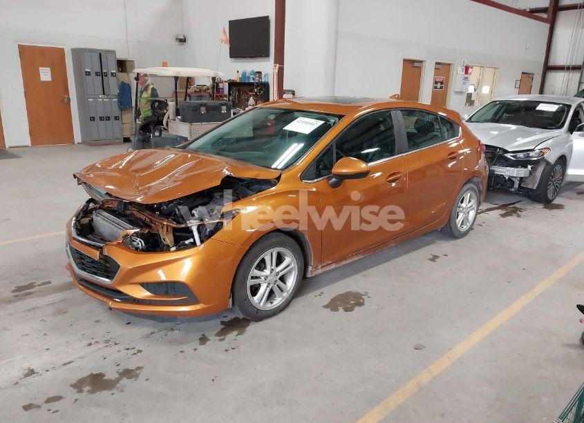 Photo 2 of 2017 Chevrolet Cruze LT AUTO (VIN 3G1BE6SMXHS603306)