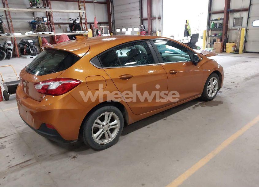 Photo 4 of 2017 Chevrolet Cruze LT AUTO (VIN 3G1BE6SMXHS603306)