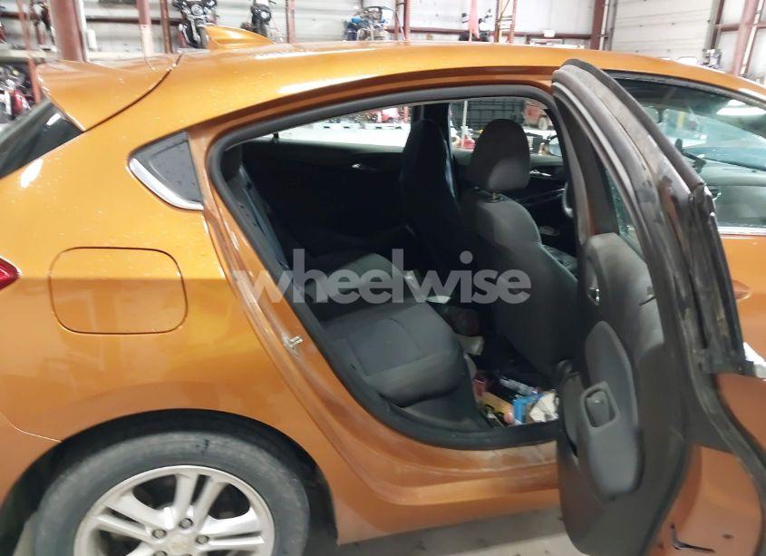 Photo 8 of 2017 Chevrolet Cruze LT AUTO (VIN 3G1BE6SMXHS603306)