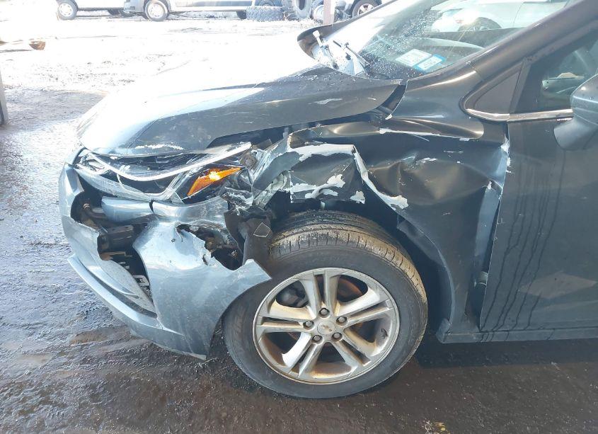 Photo 6 of 2017 Chevrolet Cruze LT AUTO (VIN 3G1BE6SMXHS604231)