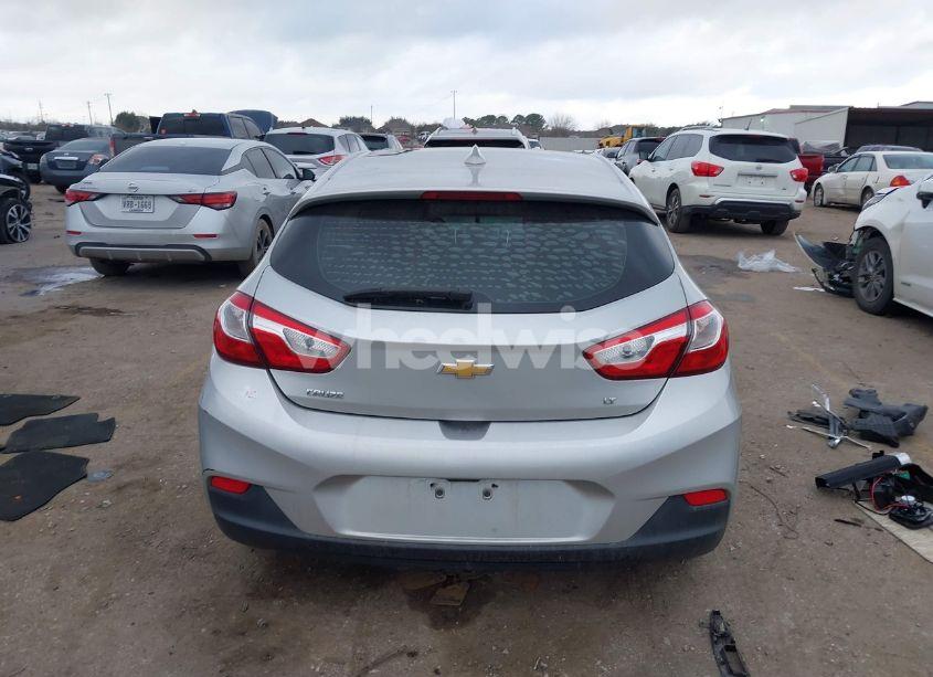Photo 16 of 2018 Chevrolet Cruze LT AUTO (VIN 3G1BE6SMXJS655329)