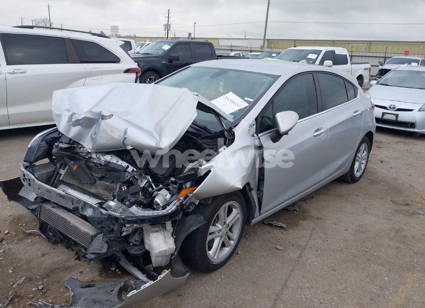 Photo 2 of 2018 Chevrolet Cruze LT AUTO (VIN 3G1BE6SMXJS655329)